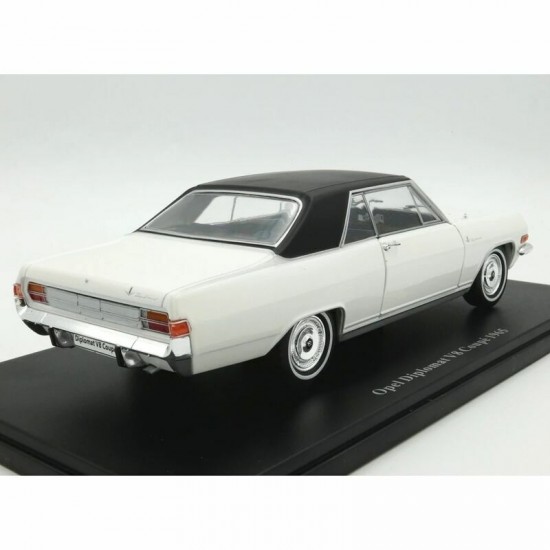 Modelīši - Opel Diplomat V8 Coupe, 1965, 1:24