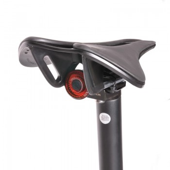 UZLĀDEJAMAIS AIZMUGURES LUKTURIS