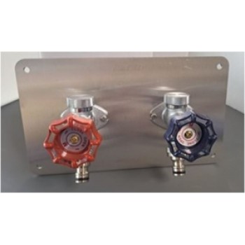 Neaizsalstošs krāns dubults ar pamatplāksni 20cm